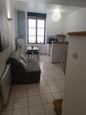 Grand Studio meublé chez COCO